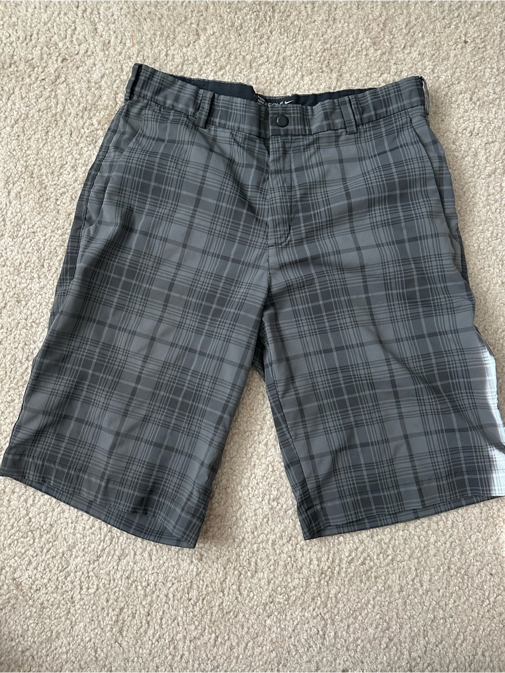 Nike Men's Gray Plaid Flat Front Golf Shorts, size M ( 32)